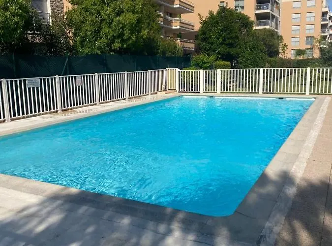 Juan Les Pins アパート アンティーブ